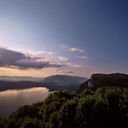 Confort Entre Lac Et Montagne Tresserve Bagian luar foto